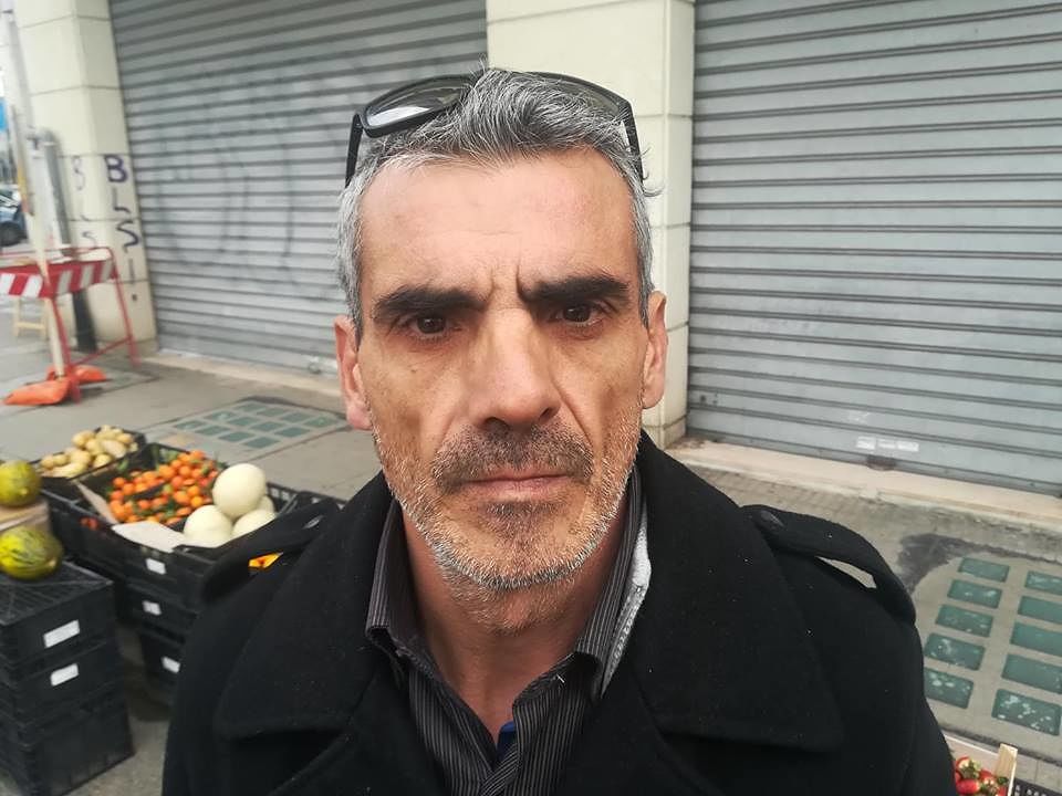 Cagliari, multa da 5mila euro a un fruttivendolo: “Sono abusivo ma ho un bimbo da sfamare”