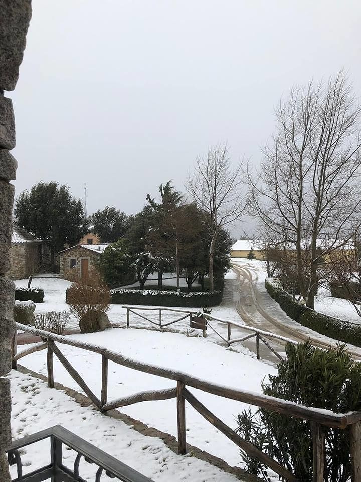 La neve imbianca il cuore della Sardegna, a Fonni un paesaggio da batticuore (VIDEO)