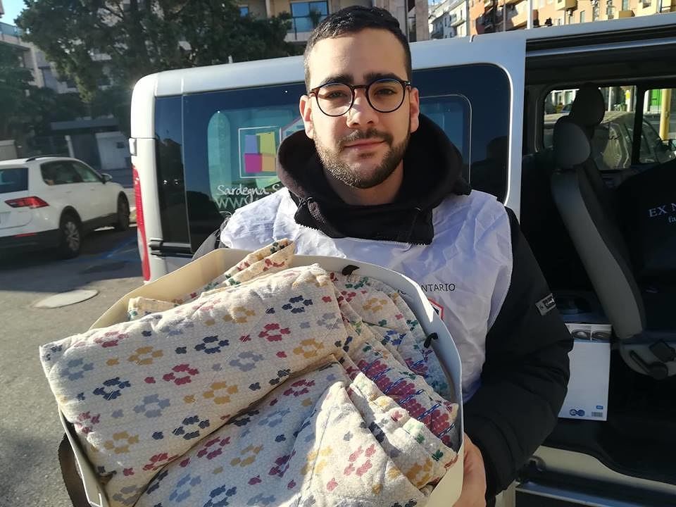 “A Cagliari poveri di tutte le età, faccio il volontario perché è giusto aiutare i più deboli”