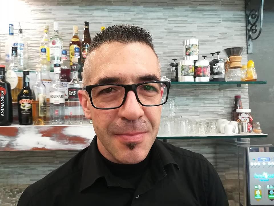 Cagliari, la sfida vinta a metà di Simone: “Bar a Stampace ma affari in calo senza i tavolini fuori”