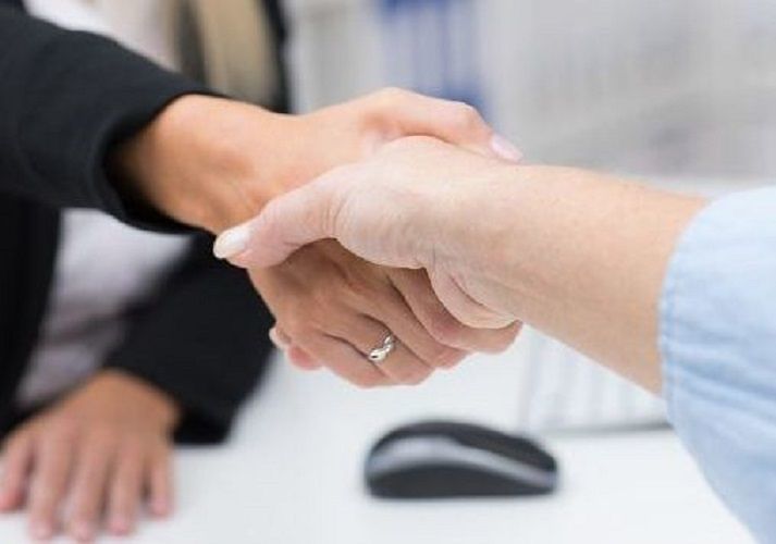 Elmas, soccorsa da una donna dopo un attacco di panico: “Aiutatemi a trovarla. Vorrei ringraziarla di cuore”