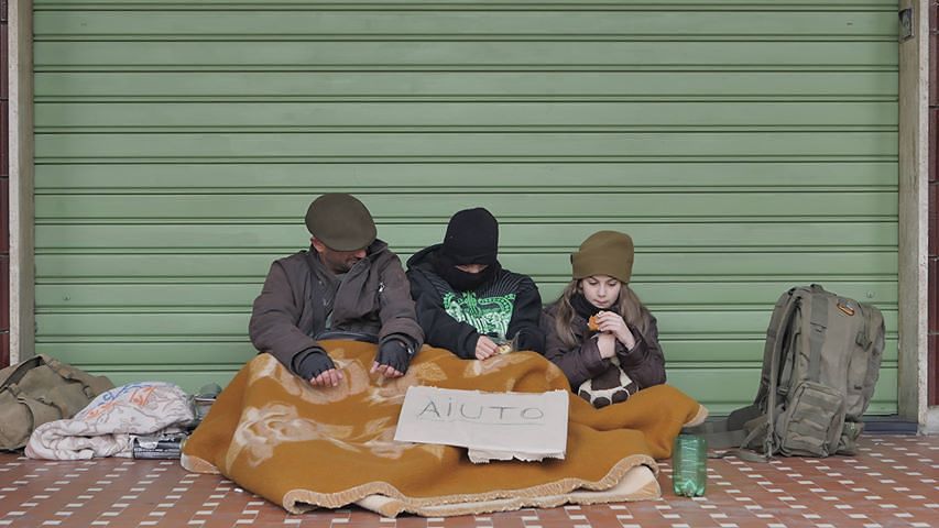 Si fingono barboni nel centro di Quartu, guardate cosa succede: la generosità dei quartesi