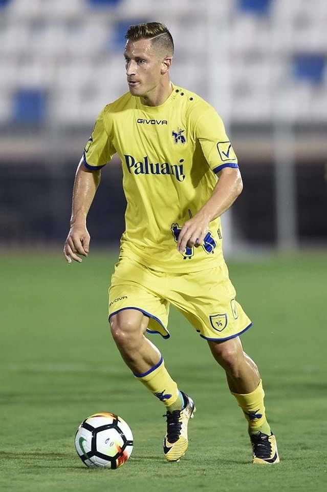 Cagliari, il colpo della Befana: arriva Birsa dal Chievo, Barella in partenza?