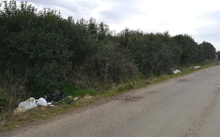 Assemini, dilagano i rifiuti nelle campagne: la protesta arriva in consiglio comunale