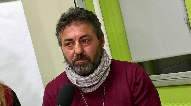 Multato per avere portato i fiori al figlio morto: “Impunito invece chi faceva i selfie a Rigopiano”