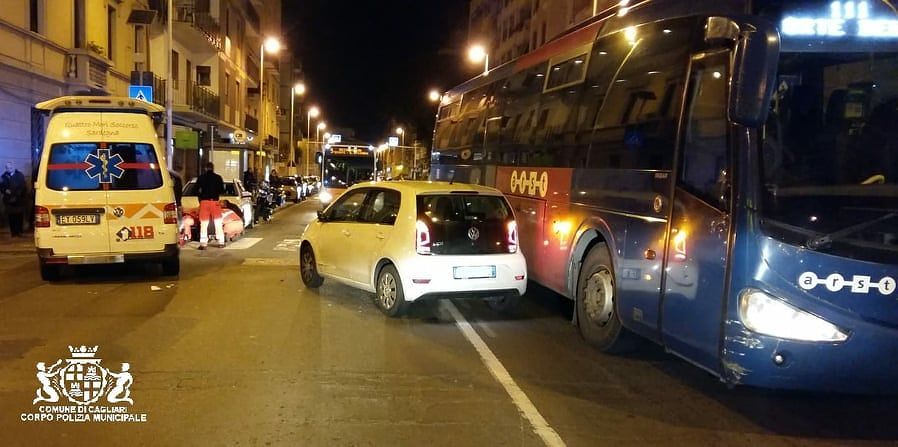 Incidente a Cagliari, auto contro moto in viale Sant’Avendrace: ferito un centauro