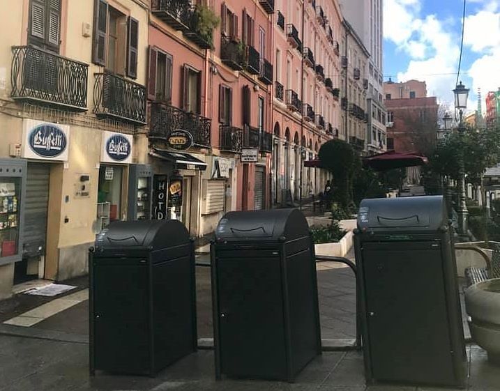 Cagliari, porta a porta nei rioni della movida: addio cassonetti, ecco le mini-isole ecologiche