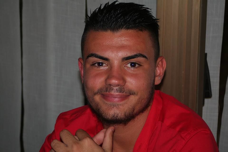 Le lacrime per Marco Cogoni, la rabbia di Flumini: “Mai più croci in via dell’Autonomia”