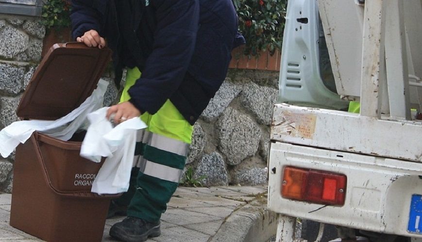 Cagliari, Pili: “Licenziati 18 operai della raccolta rifiuti”. Domani la protesta al Comune
