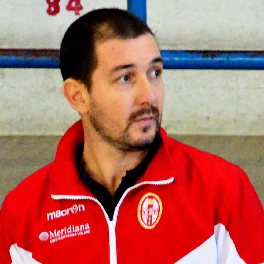 Il grande lutto nella pallavolo sarda: “Andrea Schettino è volato in cielo, il suo cuore ha smesso di soffrire”