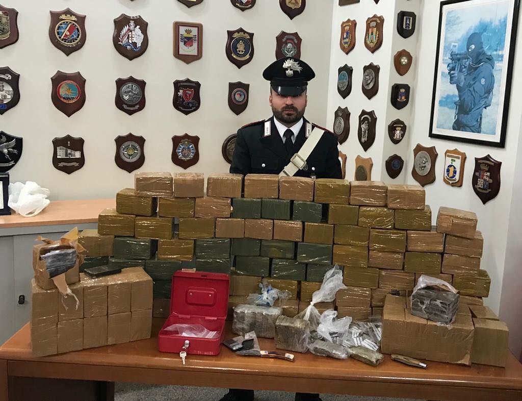 Cagliari, maxi operazione antidroga a Sant’Elia: sequestrato un quintale di hashish