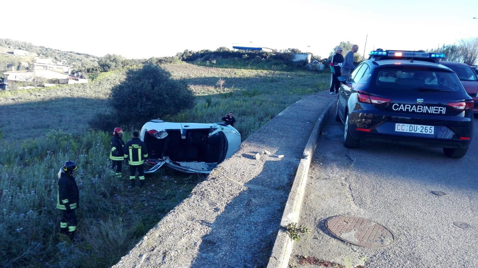 Bari Sardo, perde il controllo dell’auto e cade da un muro di cinta: trasporta all’ospedale con l’elisoccorso