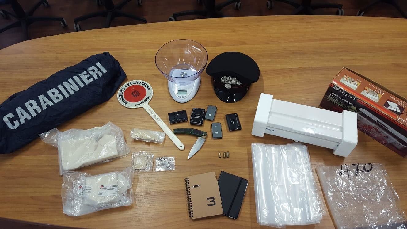 Cagliari, un chilo di eroina in pietra in casa: nei guai operaio