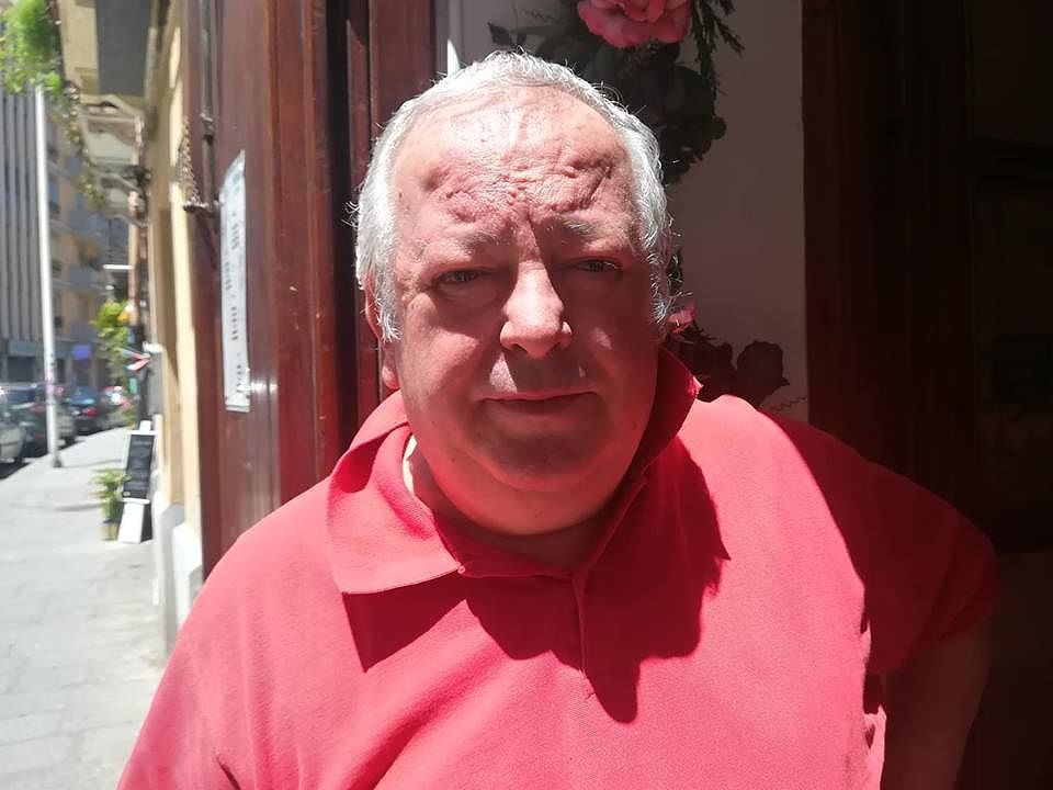 Cagliari, ristoratore trova portafoglio pieno di soldi e lo restituisce: “Non sono un eroe, è un gesto normalissimo”