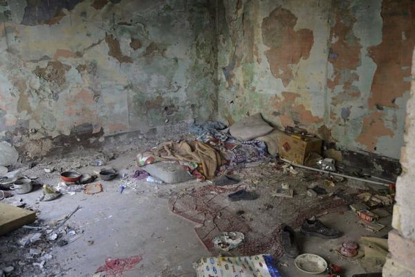 Cagliari, a Tuvixeddu villa Serra cade a pezzi tra senzatetto e tantissimi chili di rifiuti