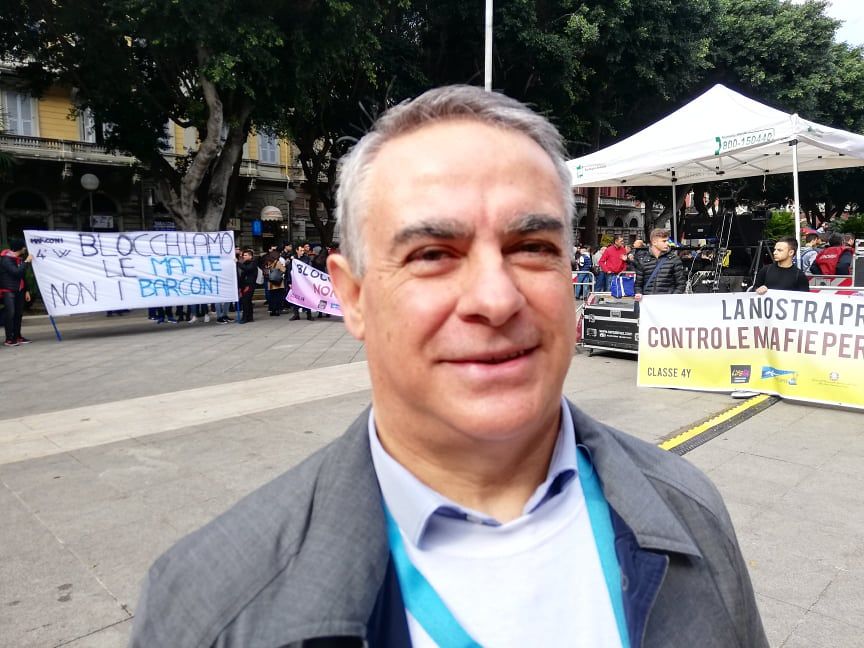 Cagliari, migliaia di persone in piazza del Carmine contro la mafia: “Occhi aperti per costruire giustizia”