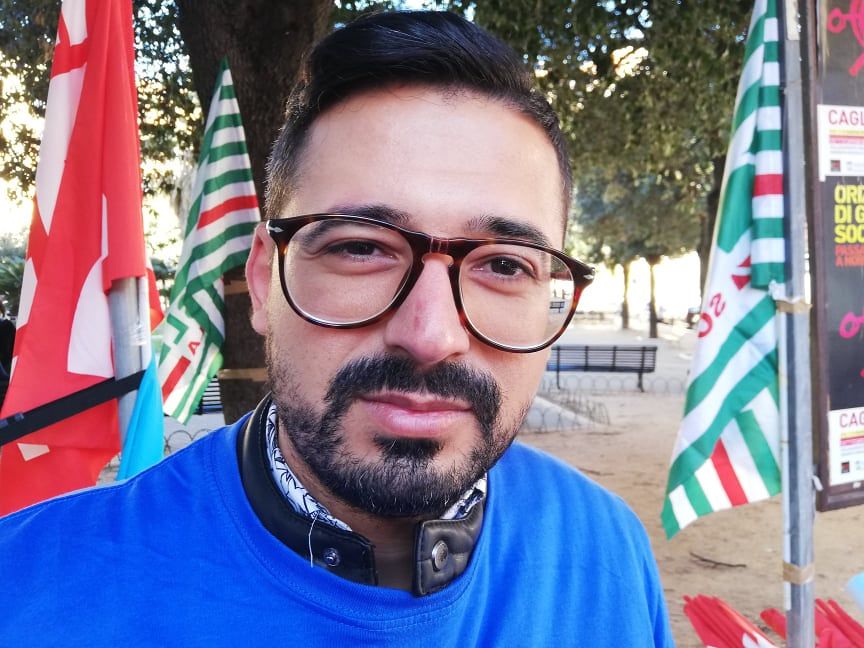 Gianluigi di Cagliari, laureato e prof precario: “Per guadagnare qualcosa faccio anche il cuoco”