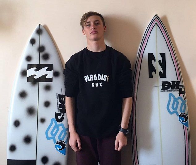 Il surfista cagliaritano Giulio Caruso doma la grande onda di Mavericks in California