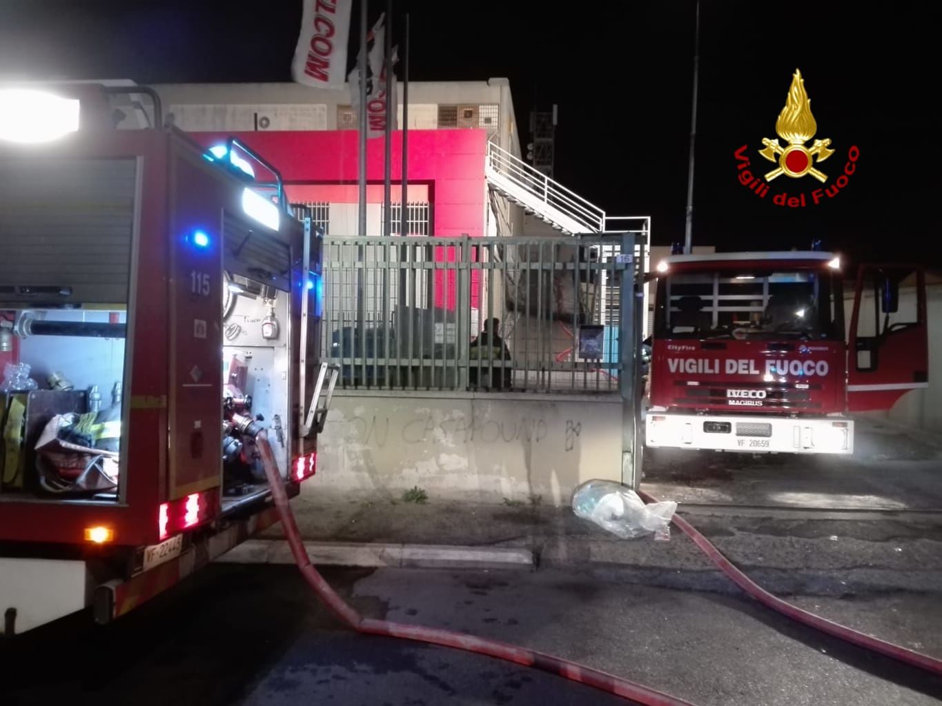 Cagliari, in fiamme nella notte il “Club del biliardo” in via Newton