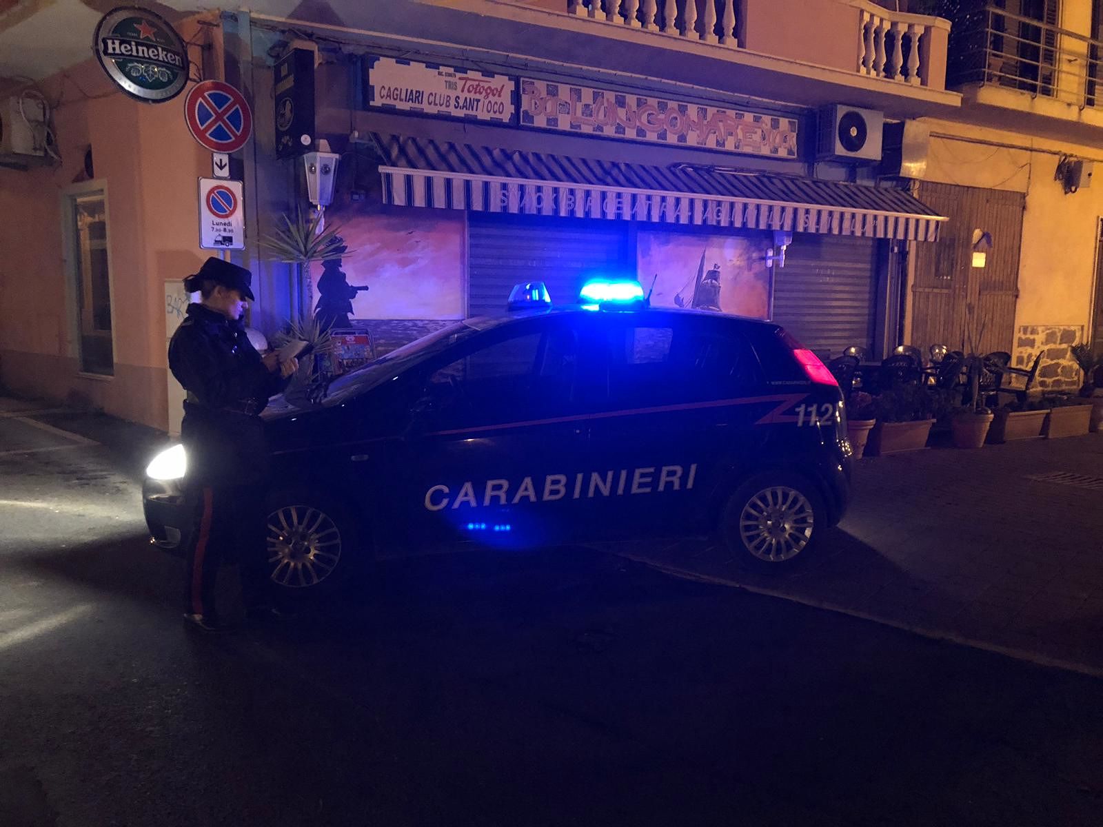 Sant’Antioco, rissa tra ubriachi rischia di finire in tragedia: operaio ferito da una coltellata