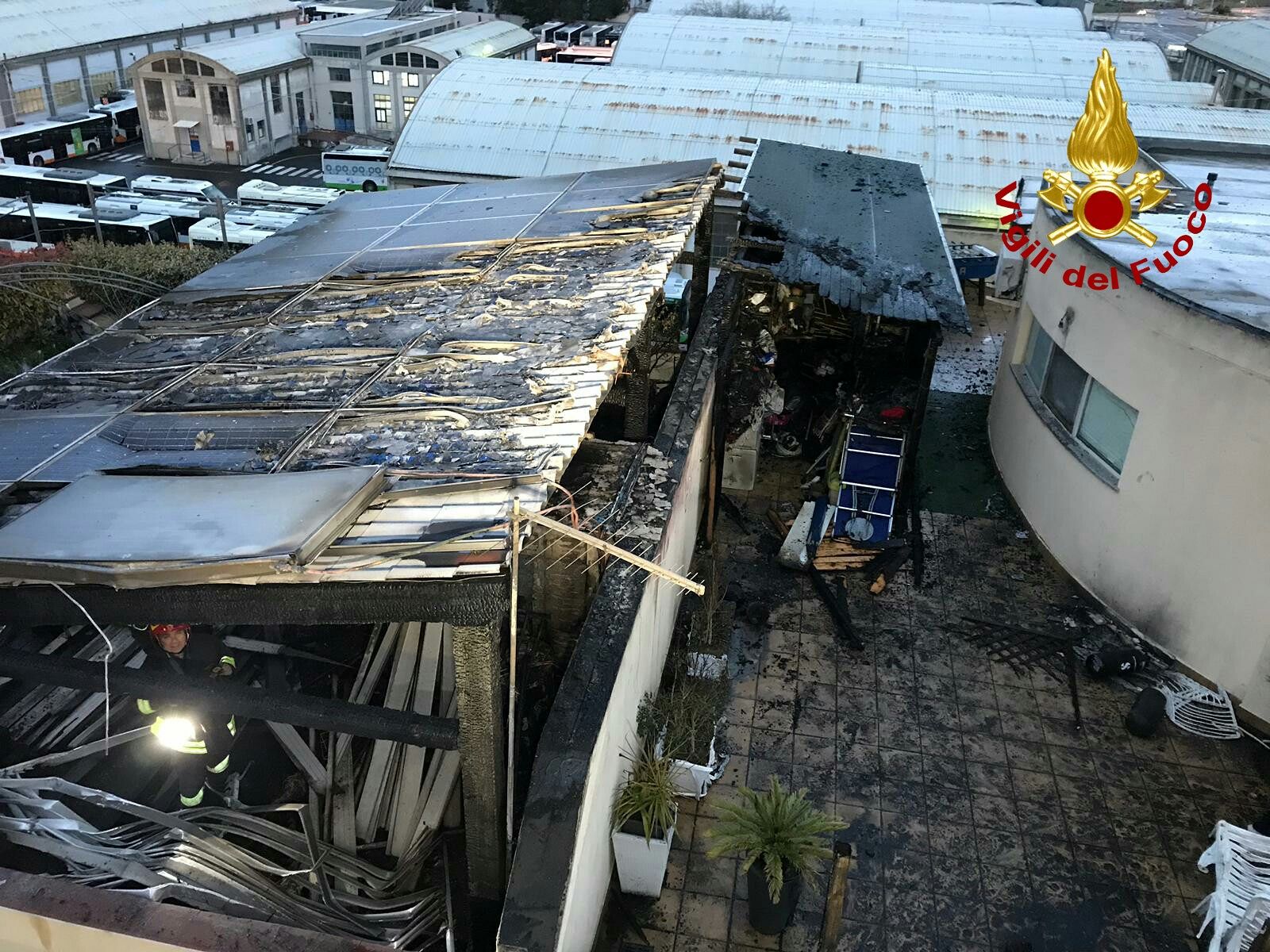 Cagliari, fiamme nella notte in viale Ciusa: a fuoco un’abitazione