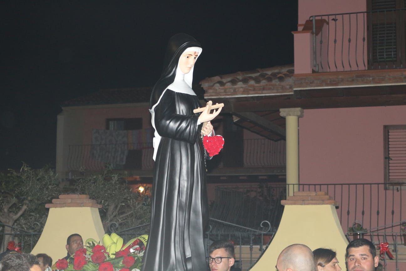 Assemini si commuove per Santa Rita da Cascia: migliaia di persone alla festa in onore della reliquia
