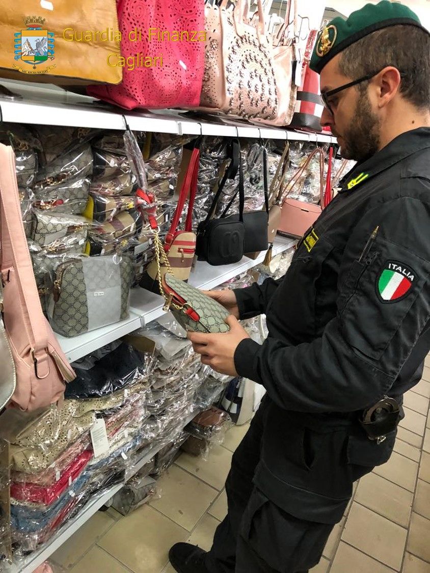 Blitz della finanza nel cagliaritano: sequestrati quasi 24mila articoli contraffatti e non sicuri