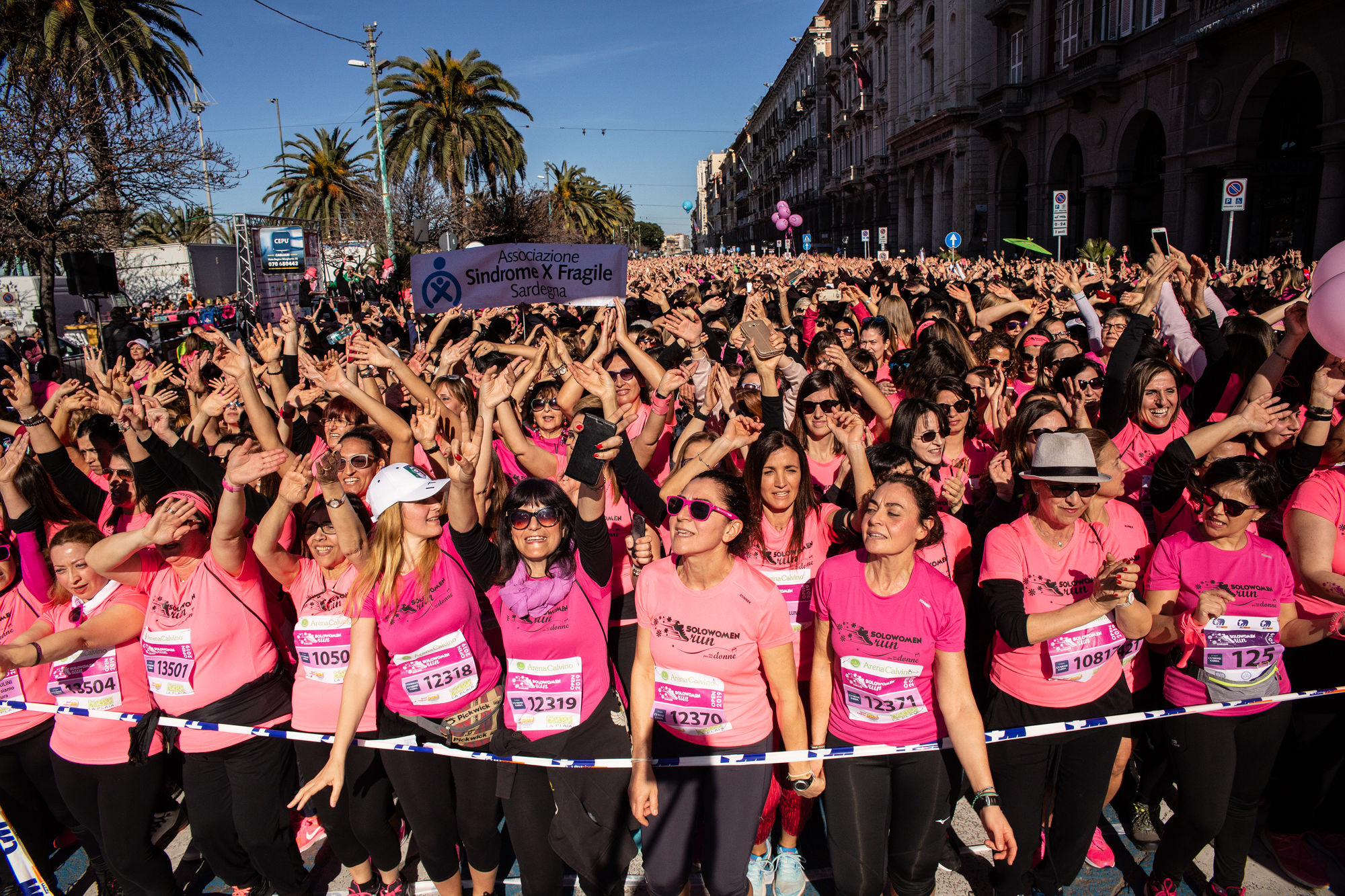 Cagliari, migliaia di donne in festa per la SoloWomenRun: “Emozione pazzesca, una giornata straordinaria”