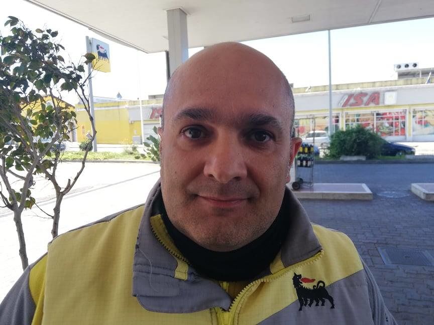 Cagliari, distributore di benzina ‘casa’ all’aperto del sesso a pagamento: “E i miei clienti scappano”