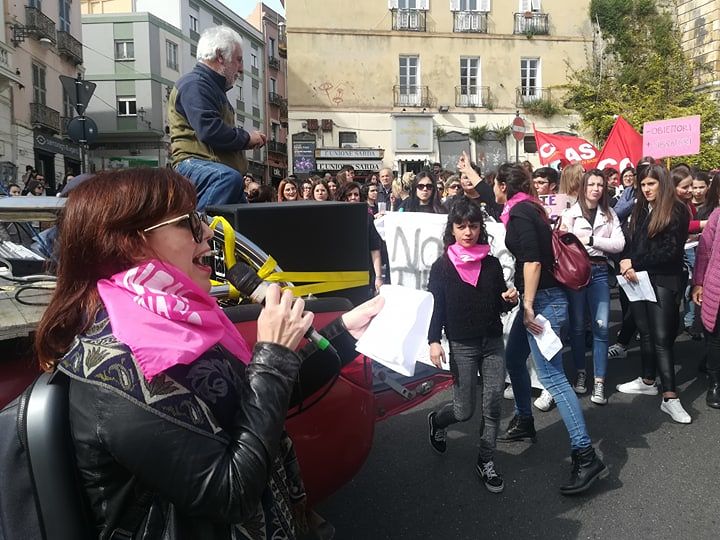 In 500 a Cagliari per il corteo femminista: “No a tutte le derive fasciste e al ddl Pillon”