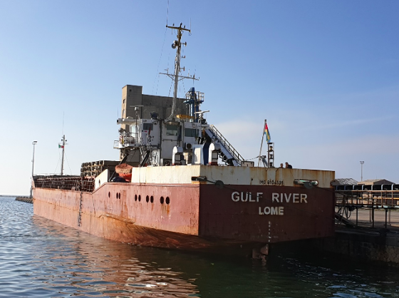 Gravi irregolarità e pericolo a bordo, la nave Gulf River bloccata a Sant’Antioco