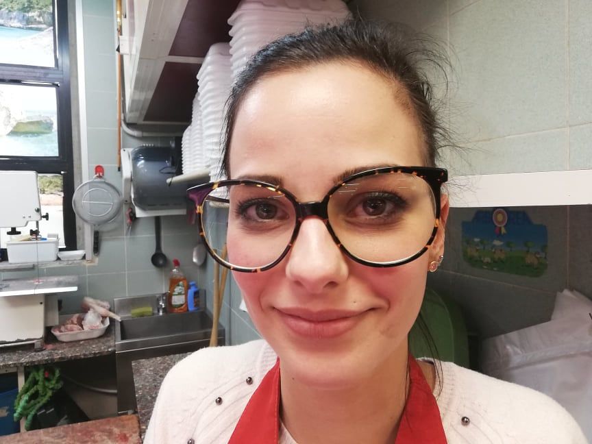 Sharon di Cagliari, 23enne già madre: “Mille euro per stare a casa con mia figlia? Magari”