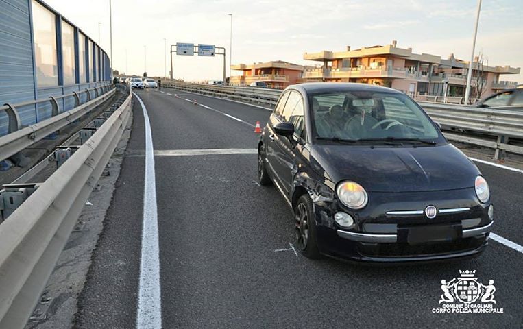 Cagliari, carambola sull’asse mediano: 19enne di Monserrato si scontra col guard rail e poi con una 500, tre feriti