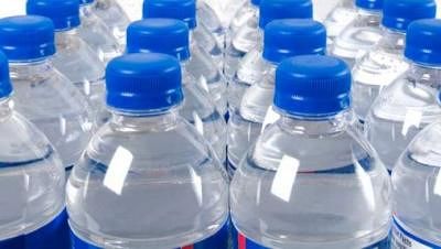 Cagliari, oltre 22mila bottigliette d’acqua sequestrate. Il Nas: “Rischio contaminazione”