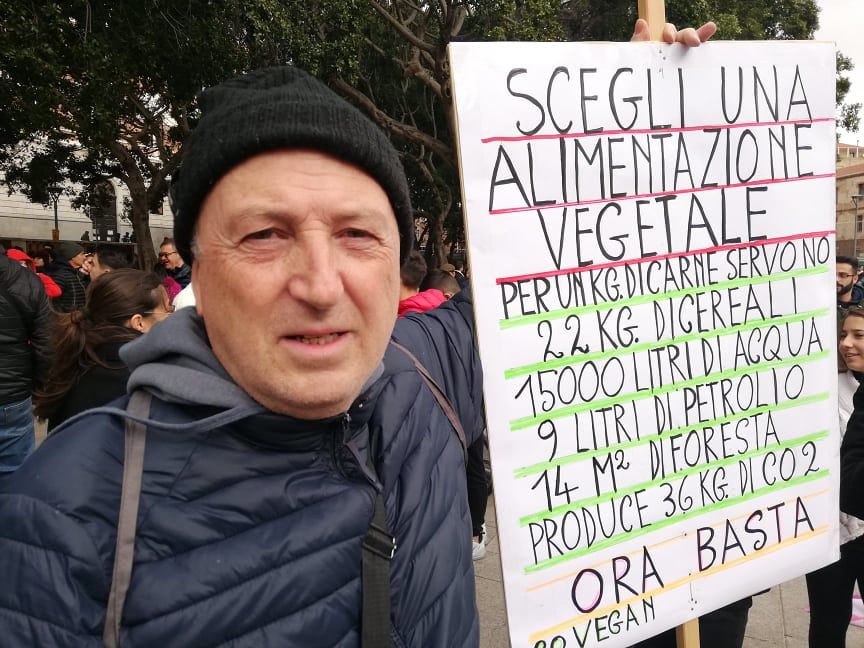 Virgilio di Cagliari: “Chi mangia carne ammazza gli animali, tutti devono diventare vegani”