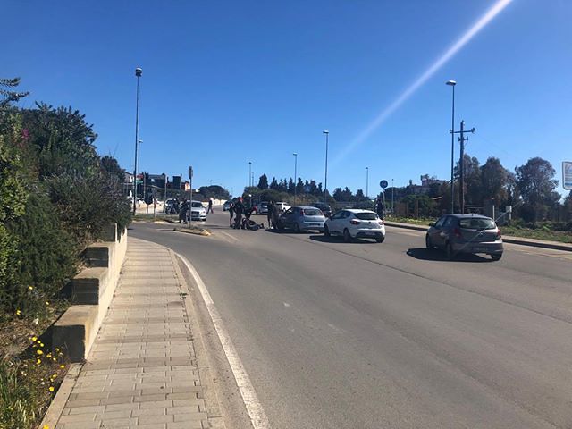 Flumini, incidente in via Leonardo Da Vinci: ferito un centauro, due ambulanze sul posto