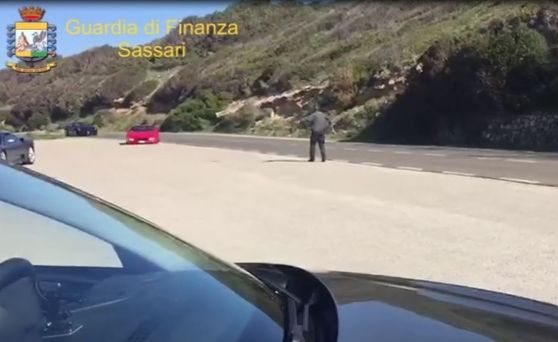 Sardegna, sequestrate otto auto di lusso: le acquistava e le rivendeva a cifre irrisorie, denunciato