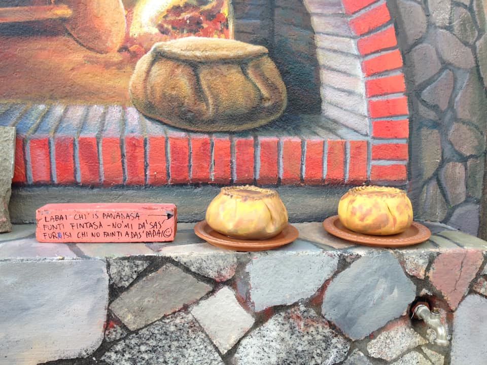 Assemini, rubate le due panade di ceramica donate da Giovanni Deidda: “Un atto infame”