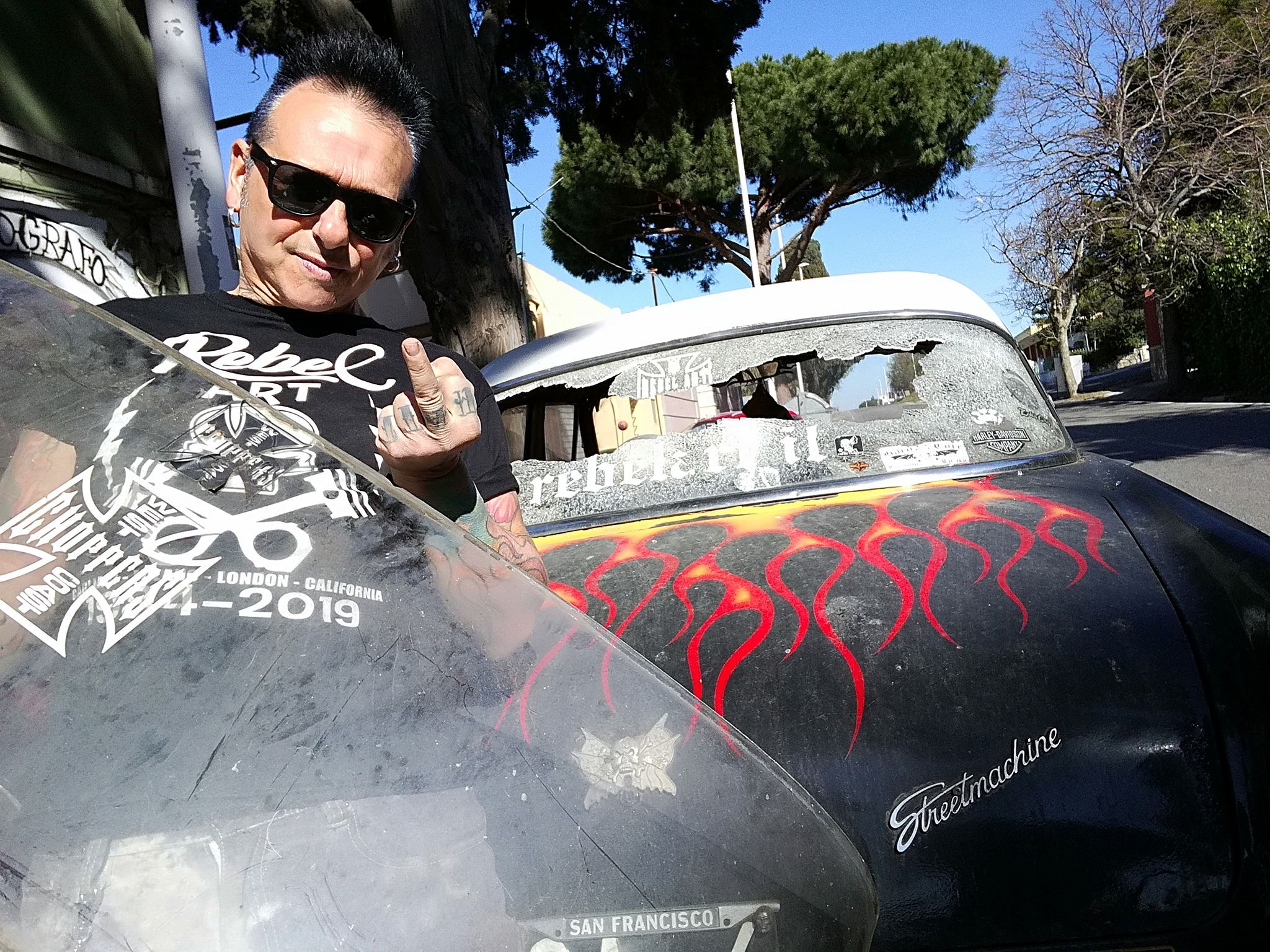 Spaccata la macchina a Walter Rebel, ecco la maxi taglia: “300 euro a chi mi aiuta a trovarli”