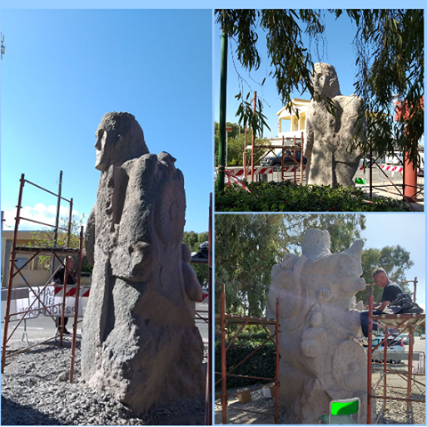 L’originale scultura rock alta quattro metri nel cuore di Maddalena Spiaggia, per accogliere Sant’Efisio