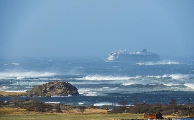 Viking Sky, nave da crociera alla deriva e in balia del vento davanti alle coste della Norvegia
