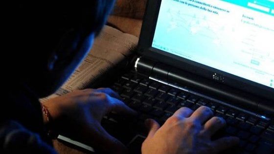 “Ciao, mi mandi foto hot?”, poi scatta il ricatto anche contro una donna sarda: 34enne nei guai