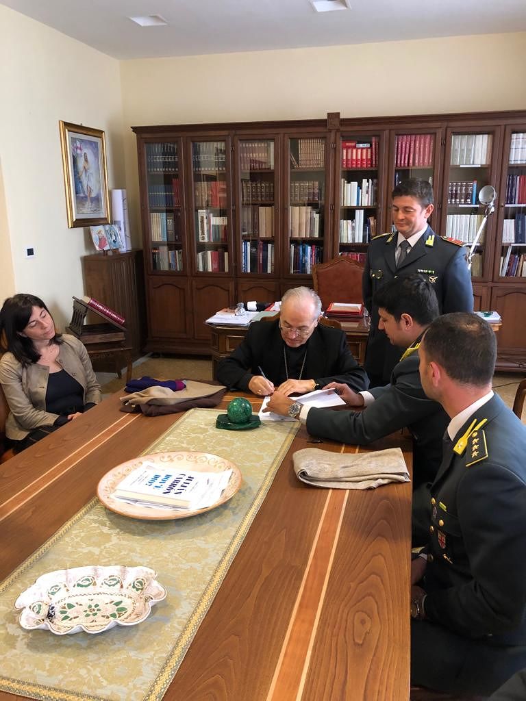 Olbia, la Guardia Finanza dona alla Caritas oltre 7000 capi confiscati