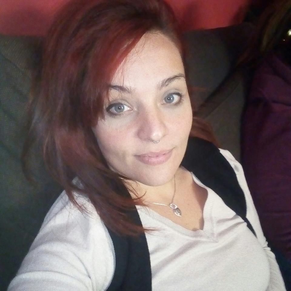 “Io, ragazza disabile, caduta per colpa di una buca a Quartu: tutore rotto e tantissima rabbia”