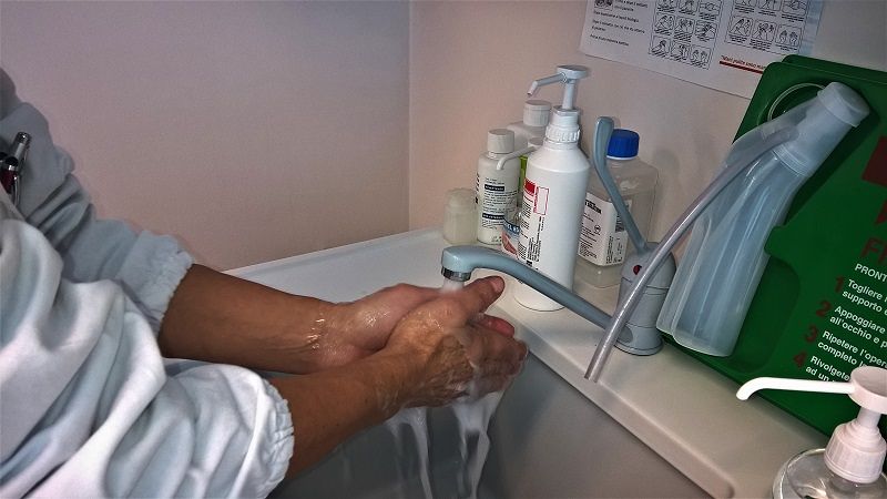 Lavaggio delle mani contro le infezioni ospedaliere, campagna di sensibilizzazione a Sassari