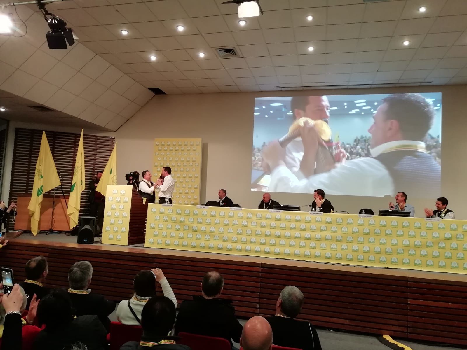 Guerra del latte in Sardegna, la Coldiretti applaude Salvini: “Siamo a un passo dalla soluzione”