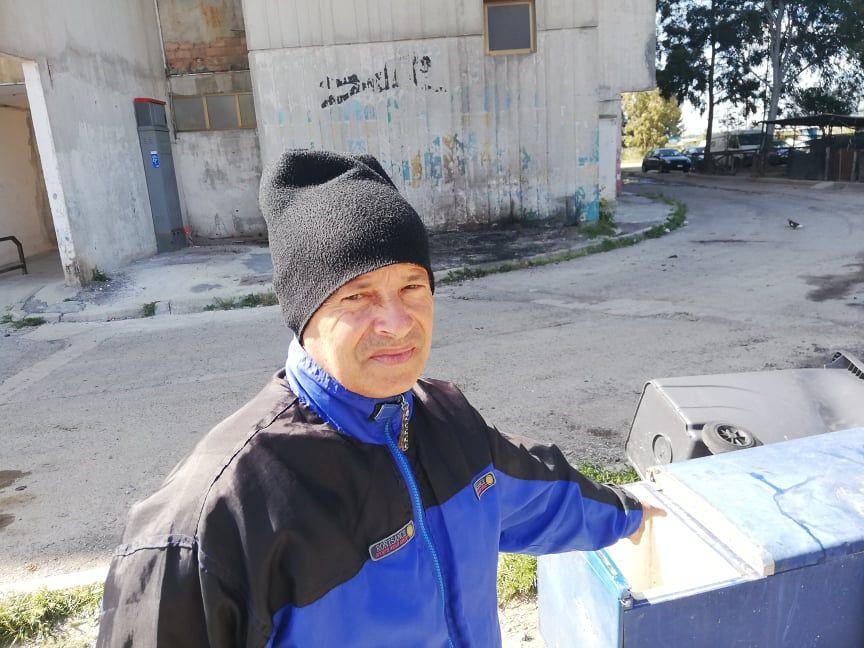 Beppe di Sant’Elia: “Arrivano da tutta Cagliari per buttare pure vecchie cucine e io pago 400 euro di Tari”