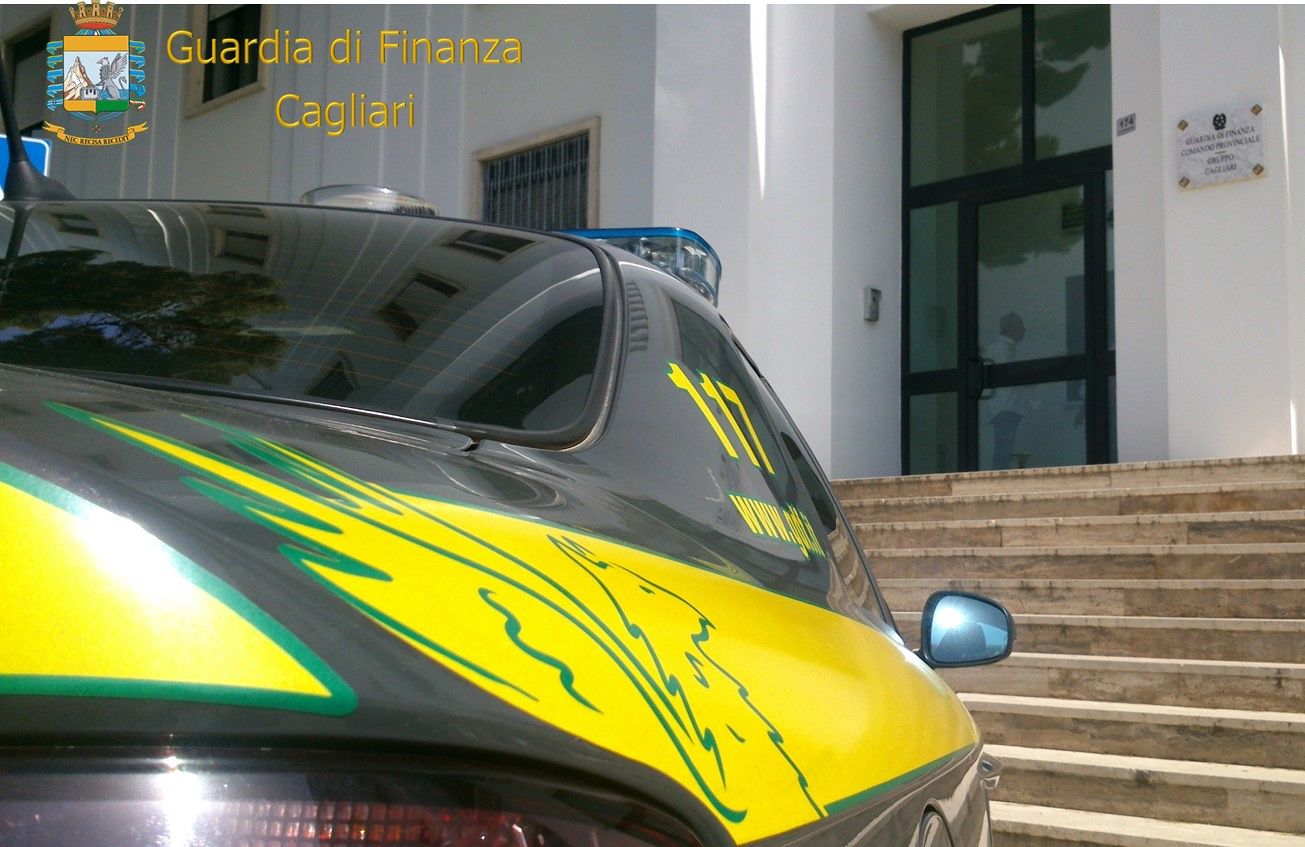 Cagliari, 6300 litri di olio lubrificante custoditi senza autorizzazione: scatta il maxi sequestro