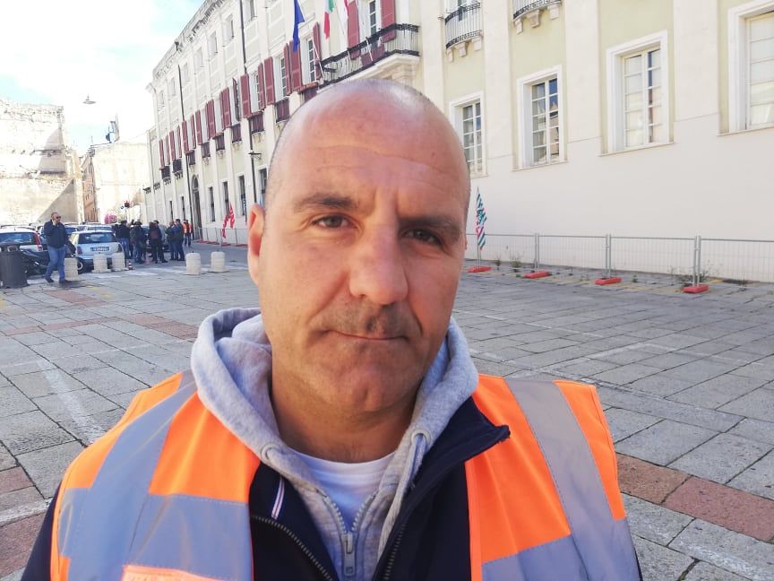 Corrado, portuale di Cagliari: “Il nostro porto è centrale, non può fallire: ho moglie e figlio da mantenere”