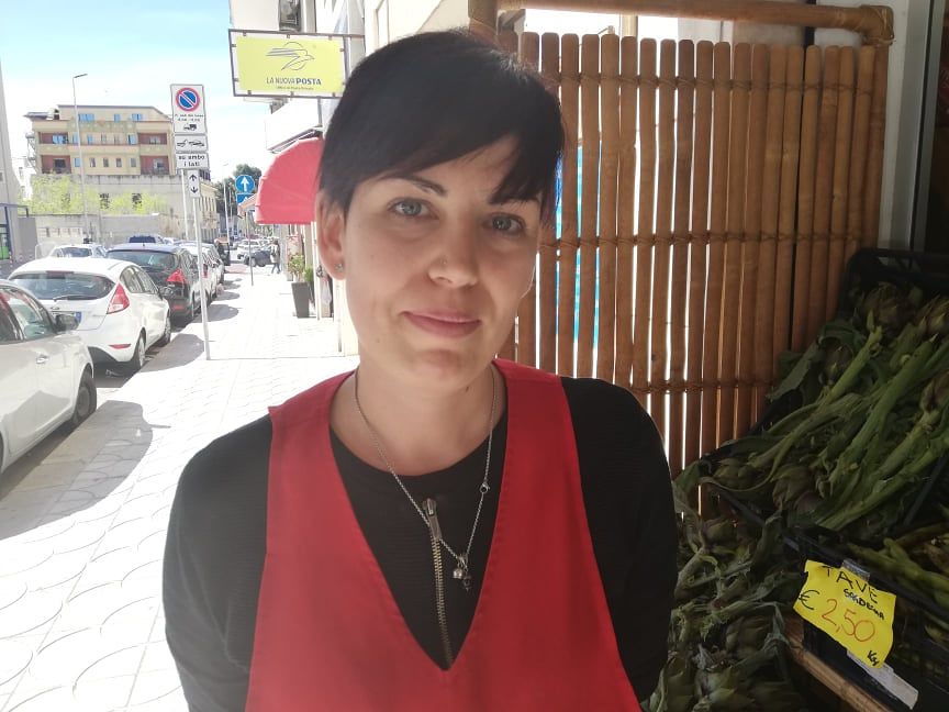 Cristina, negoziante di via Tuveri: “Pochi parcheggi, costretta ad arrivare da Monserrato con la metro”